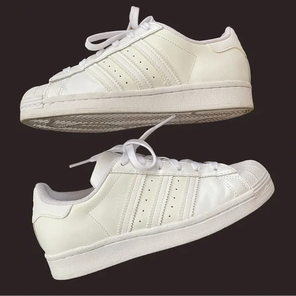 Adidas Brand Women’s Superstar Athletic Shoe White Monochrome Size 5 1/2 - Picture 2 of 6